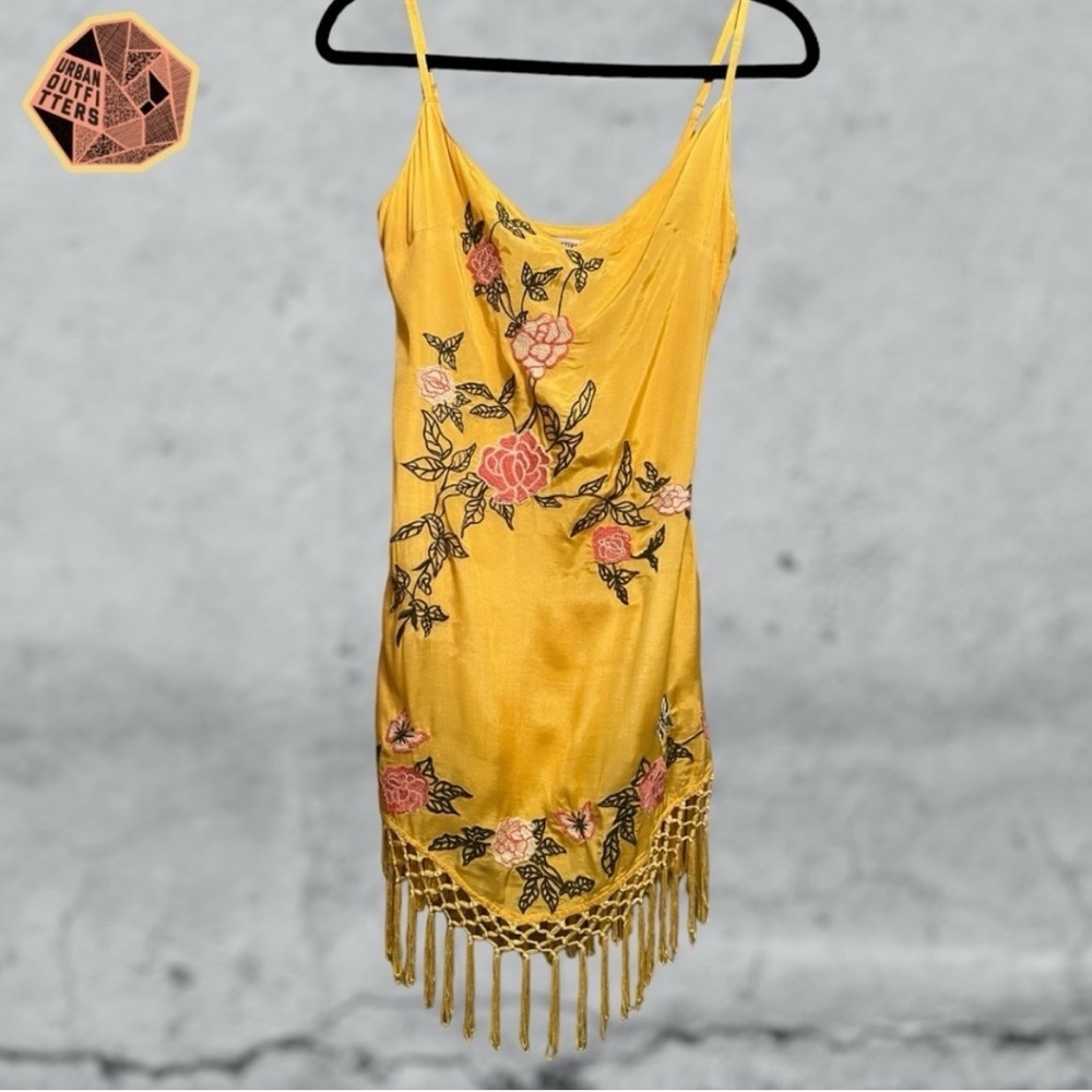 New without tags yellow embroidered fringe dress from urban outfitters. Sz Large